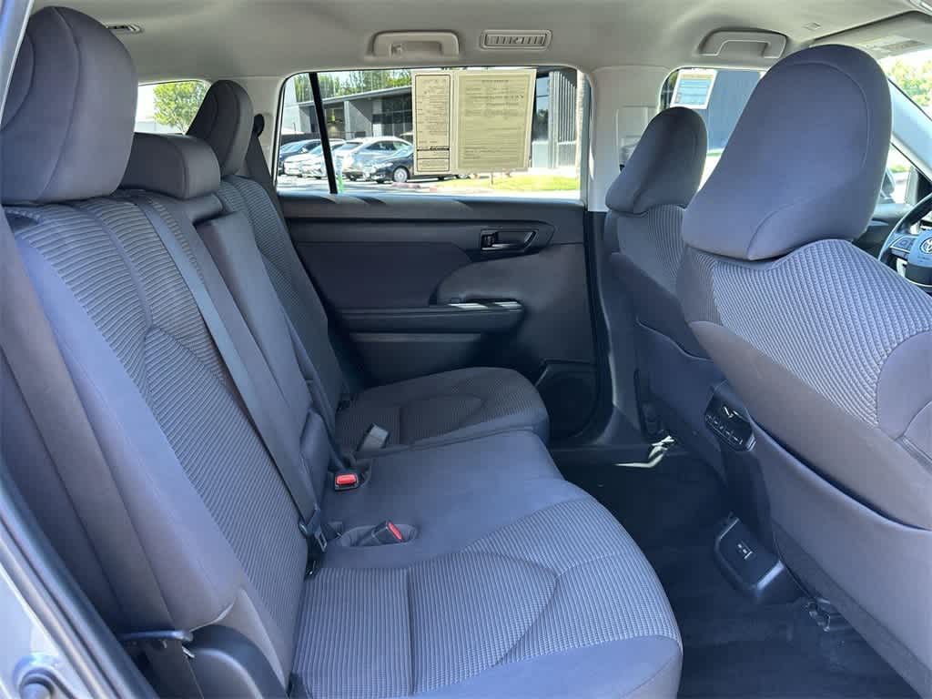 Thumbnail: 2022 Toyota Highlander - 33