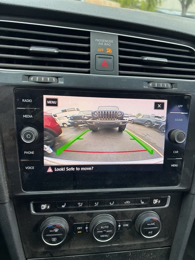 Thumbnail: 2019 Volkswagen e-Golf - 10