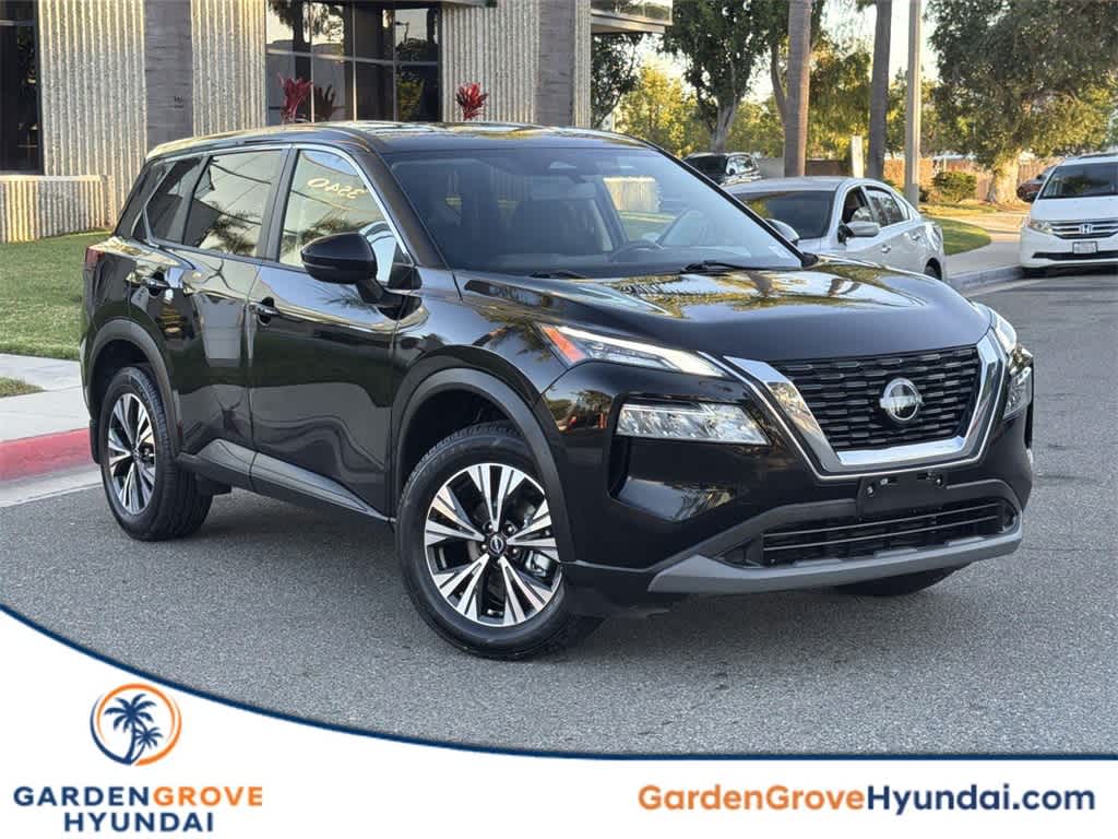 2023 Nissan Rogue SV's photo