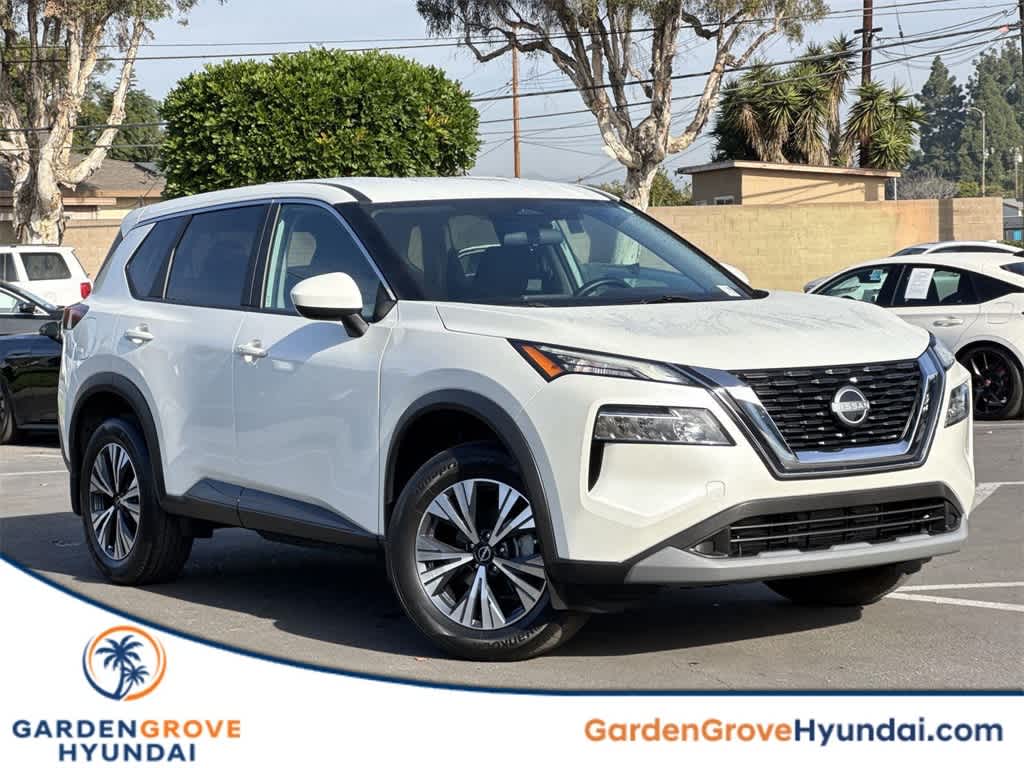 2023 Nissan Rogue SV's photo