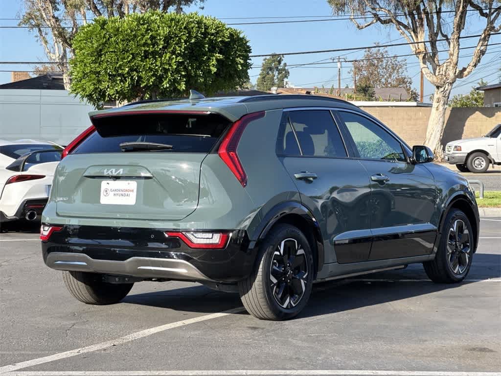 Thumbnail: 2023 Kia Niro - 4
