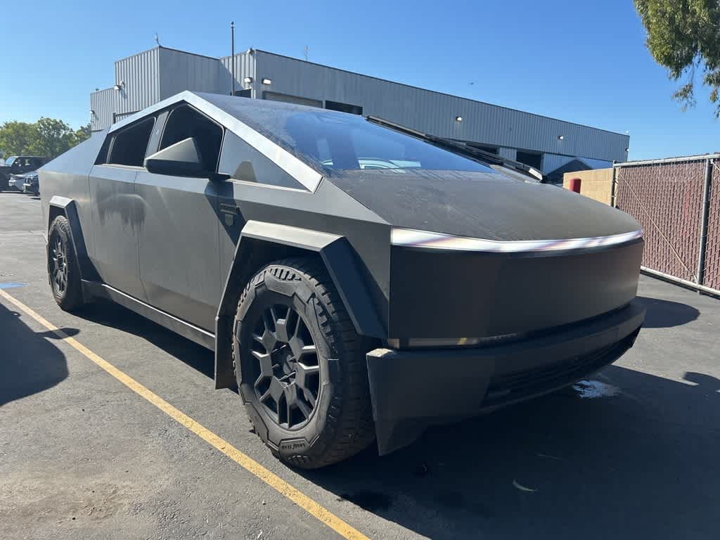 2024 Tesla Cybertruck photo 2