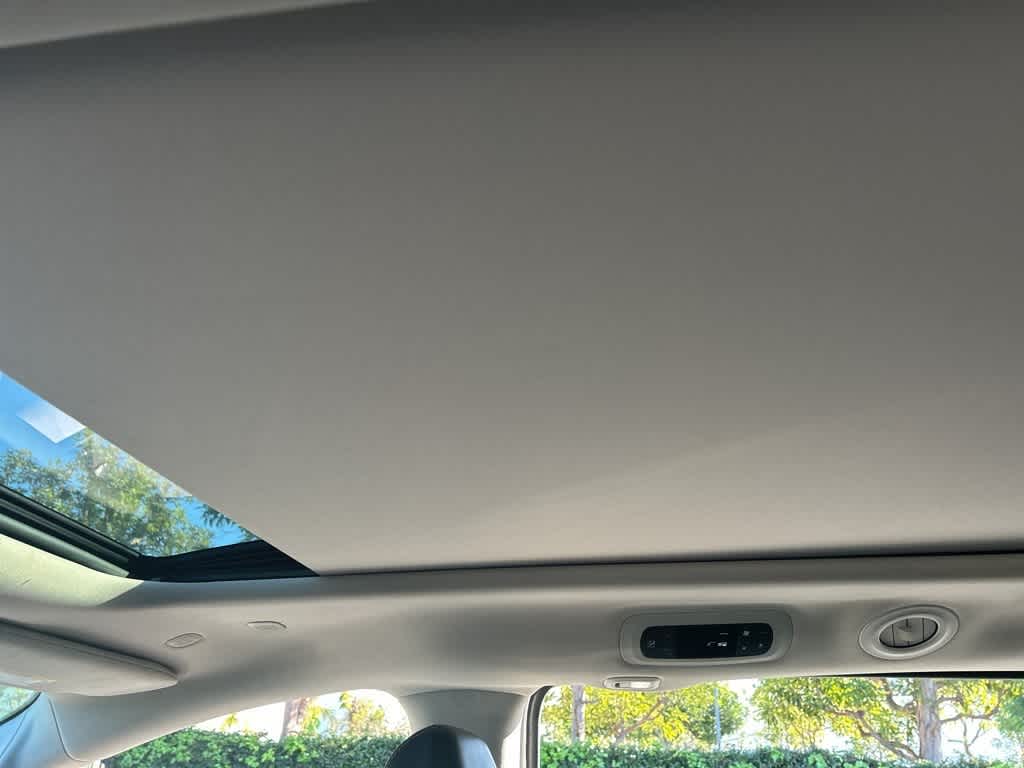 Thumbnail: 2023 Chrysler Pacifica - 7