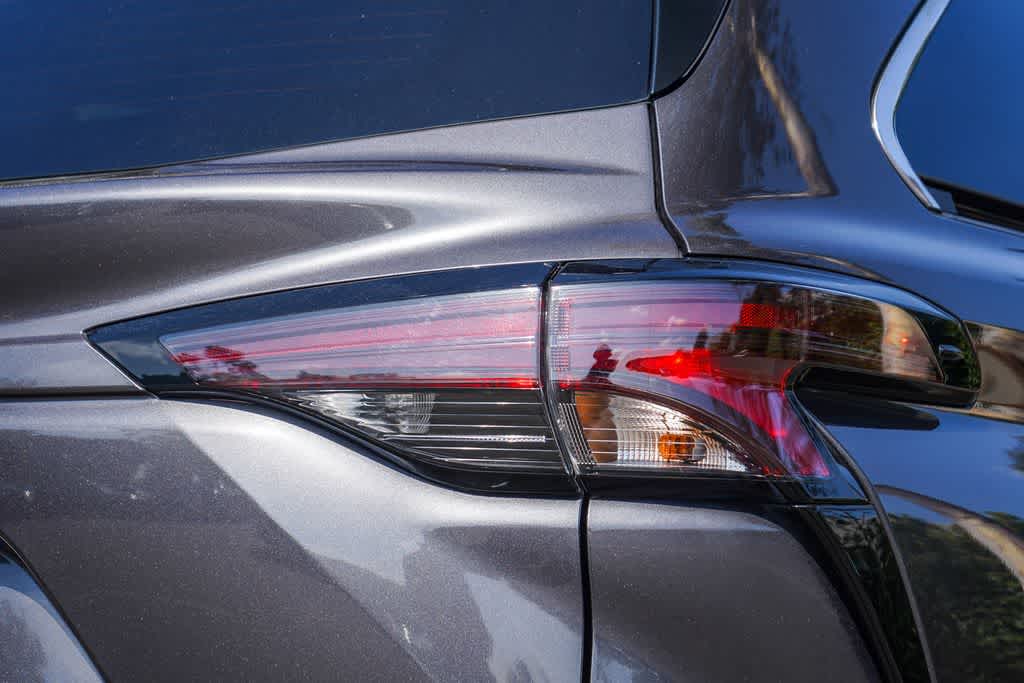 Thumbnail: 2025 Toyota Sienna - 6