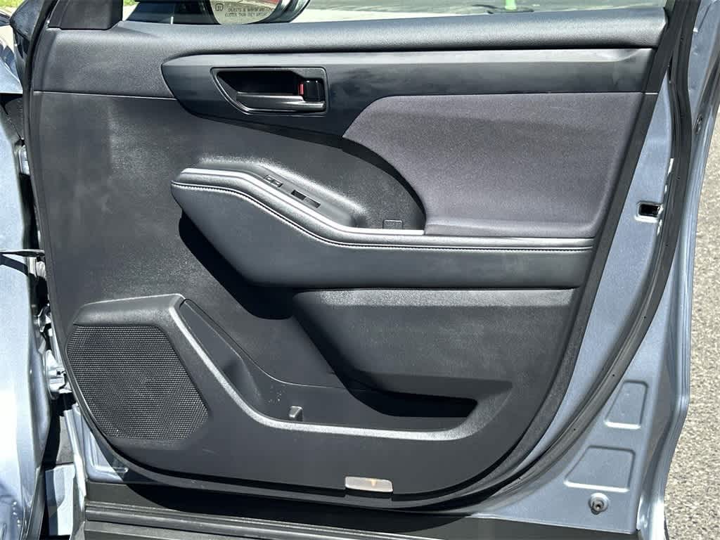 Thumbnail: 2022 Toyota Highlander - 34