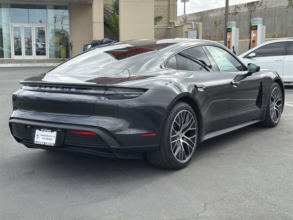 Thumbnail: 2022 Porsche Taycan - 4