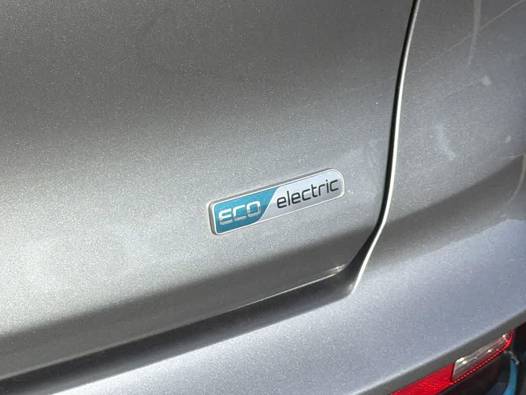 Thumbnail: 2022 Kia Niro - 32