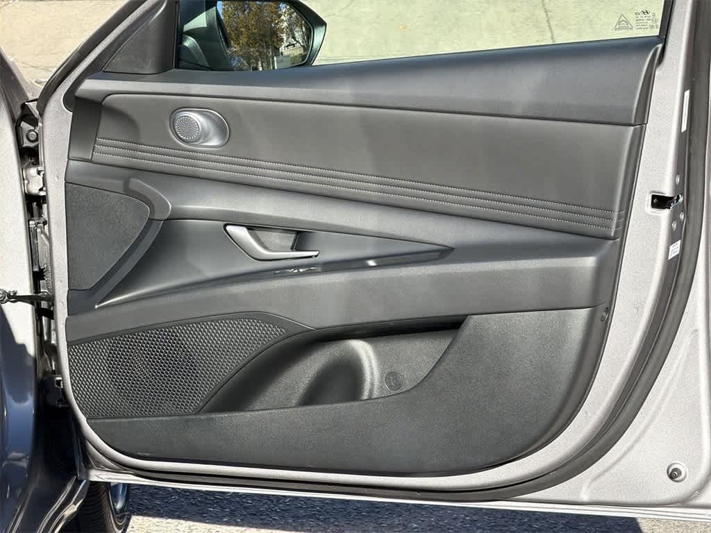 Thumbnail: 2025 Hyundai Elantra - 40