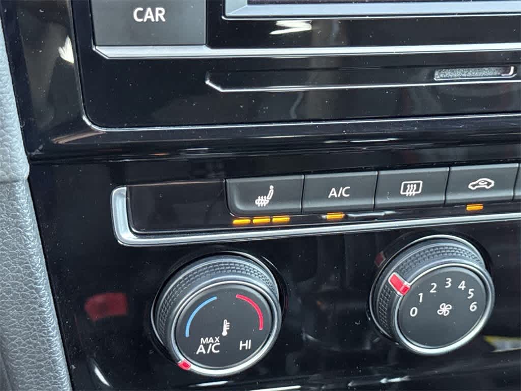 Thumbnail: 2019 Volkswagen Golf - 21