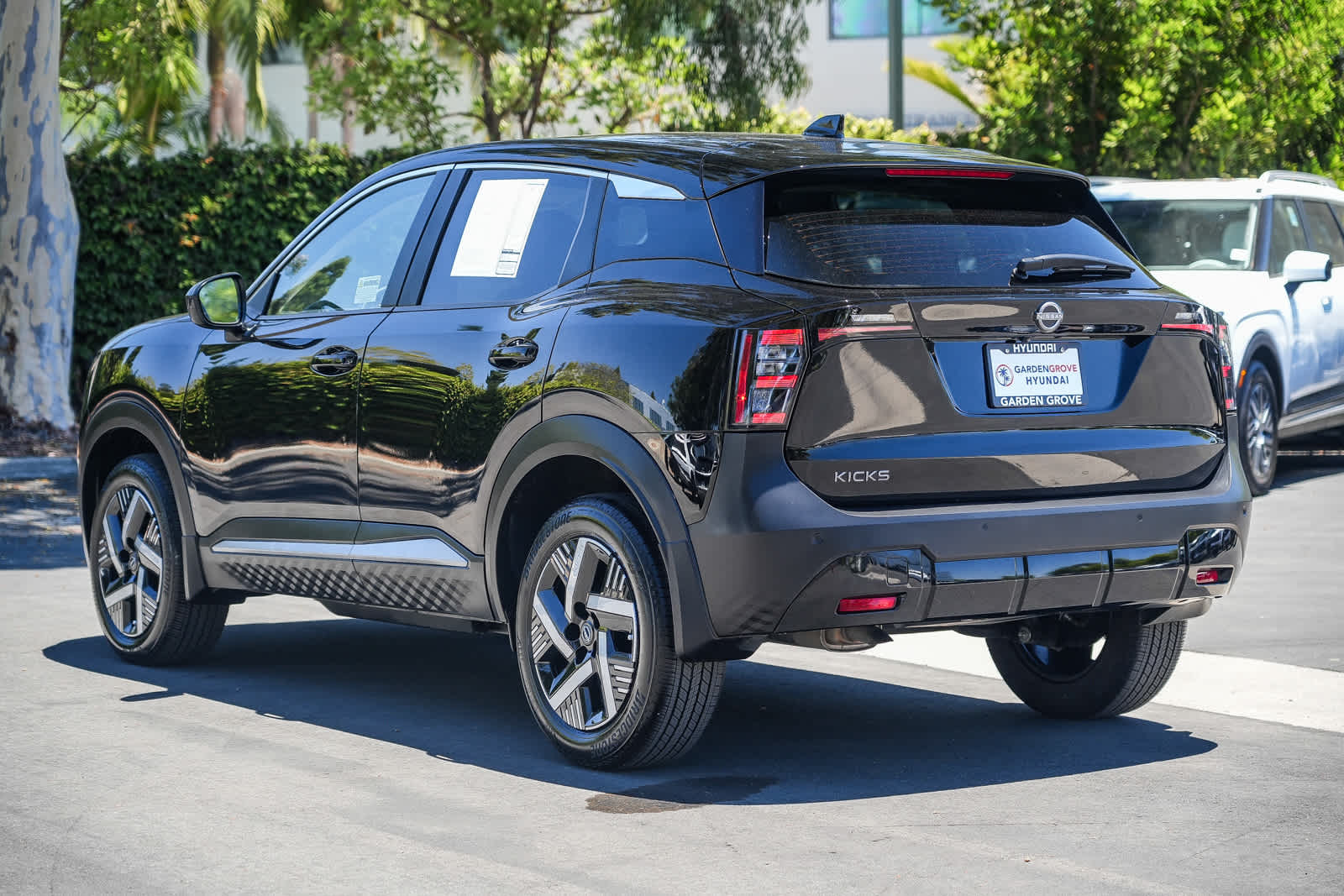 Thumbnail: 2025 Nissan Kicks - 7