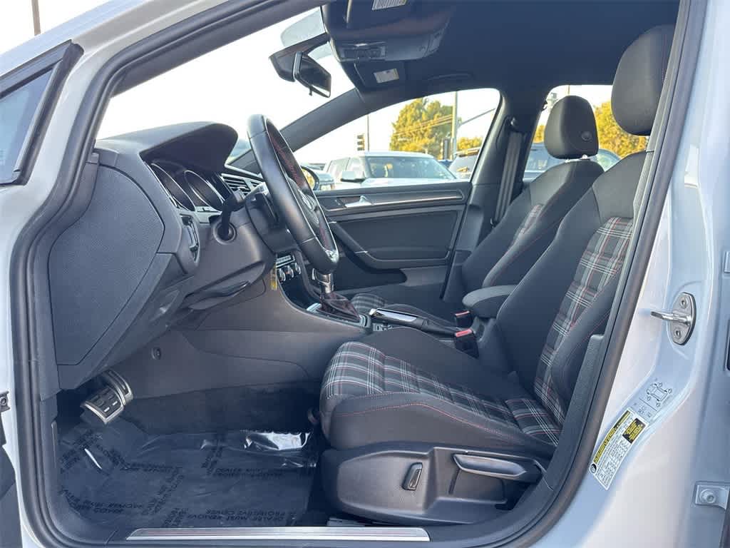 Thumbnail: 2019 Volkswagen Golf - 24