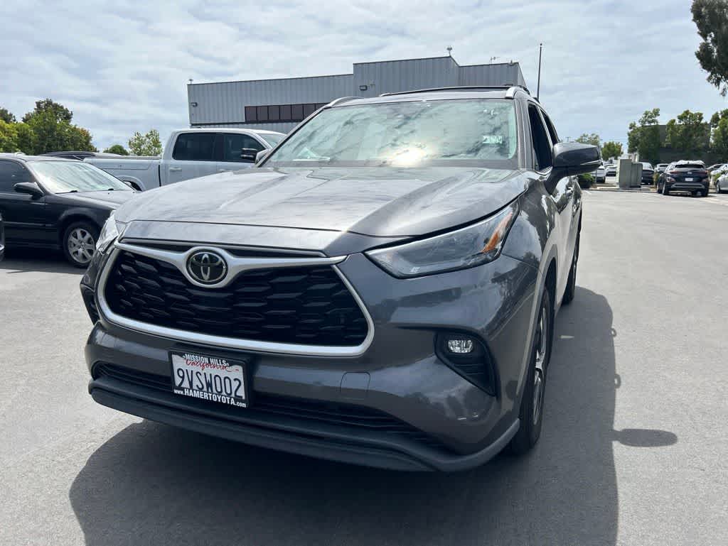 Thumbnail: 2022 Toyota Highlander - 5