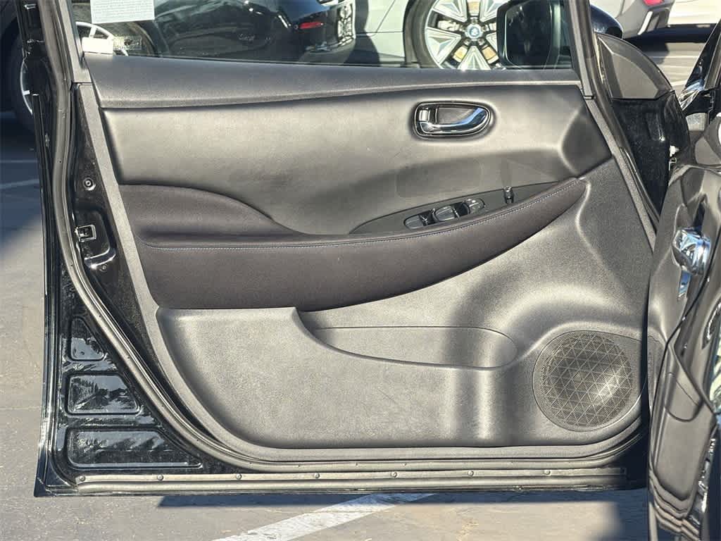 Thumbnail: 2020 Nissan Leaf - 22