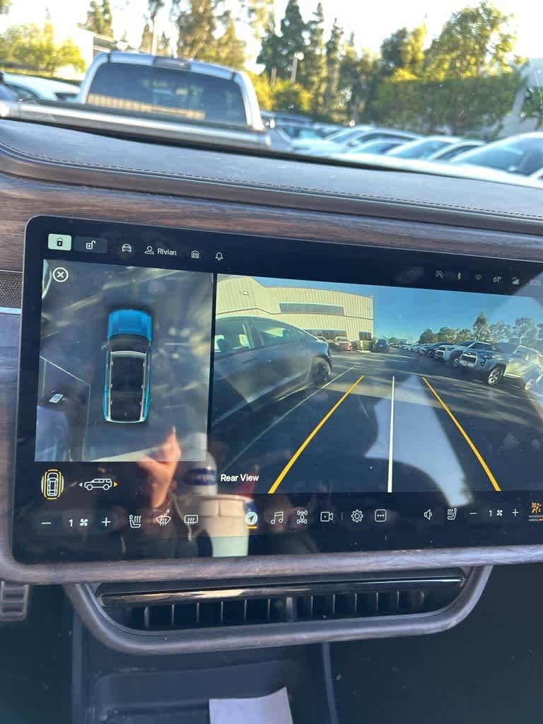 Thumbnail: 2023 Rivian R1S - 11