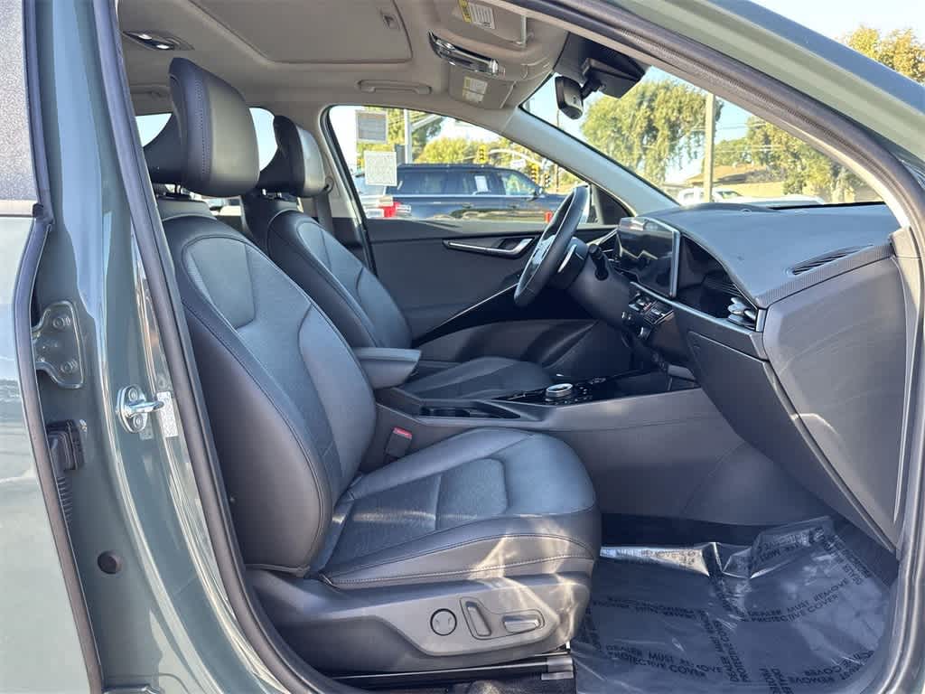 Thumbnail: 2023 Kia Niro - 41