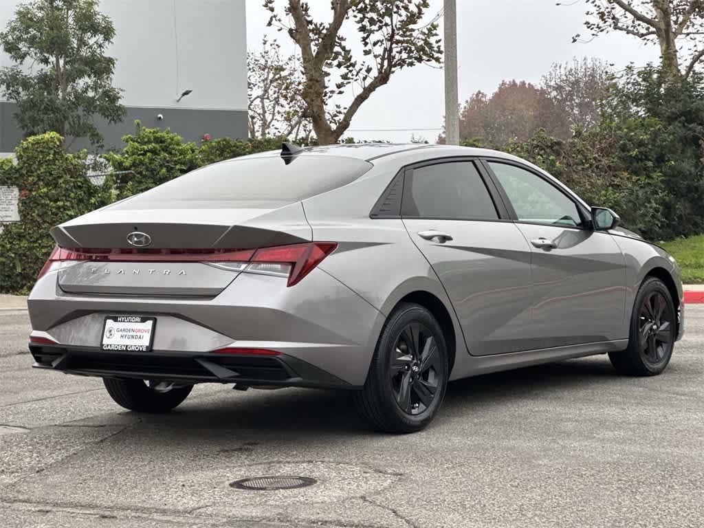 Thumbnail: 2023 Hyundai Elantra - 4