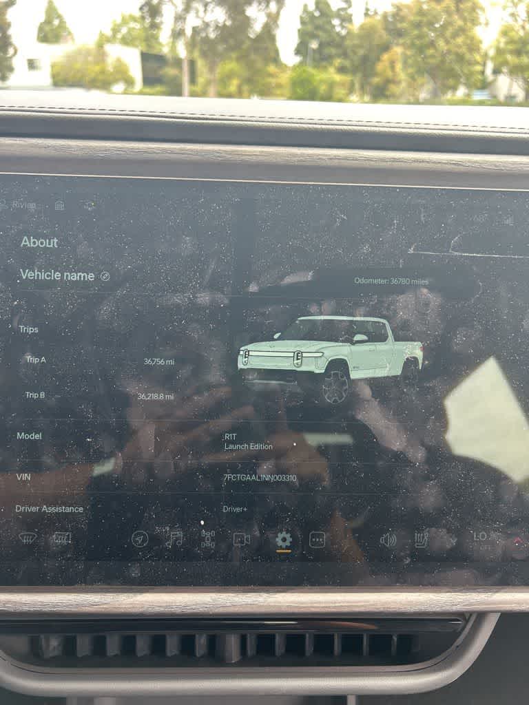Thumbnail: 2022 Rivian R1T - 11