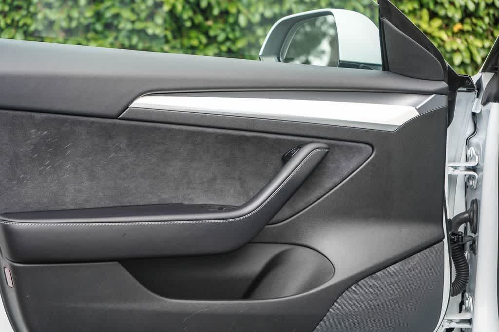 Thumbnail: 2021 Tesla Model 3 - 17