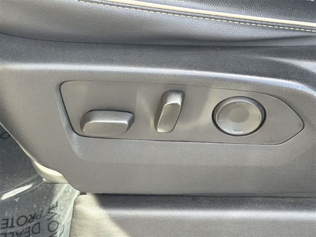 Thumbnail: 2023 Chevrolet Suburban - 27