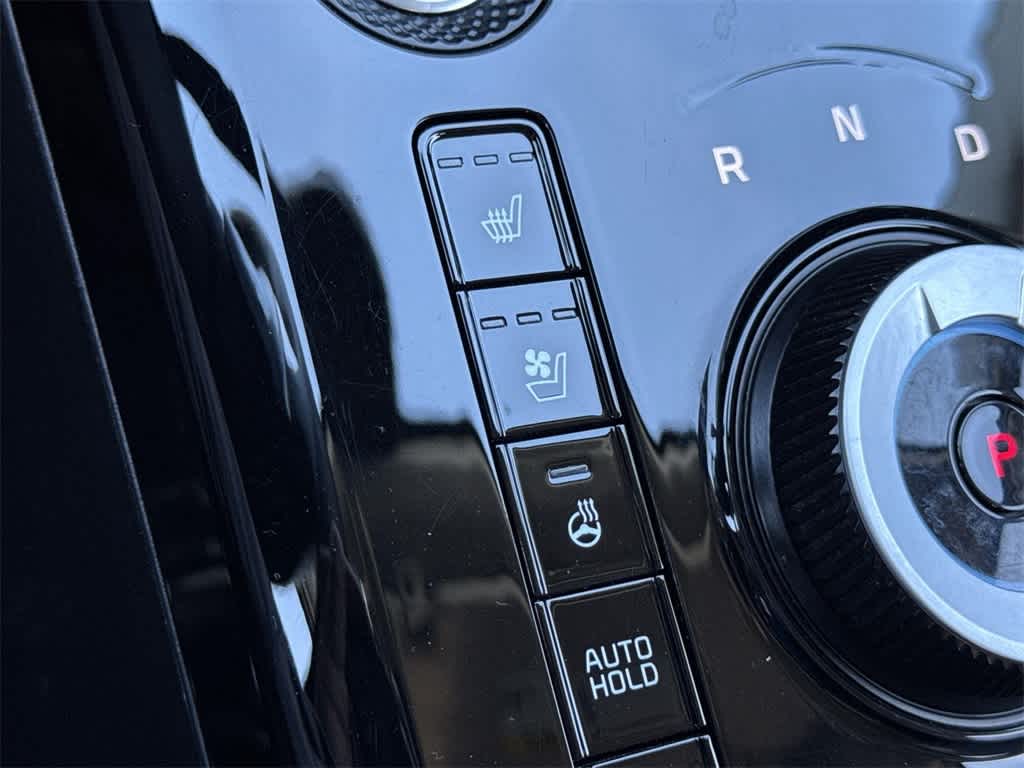 Thumbnail: 2023 Kia Niro - 23