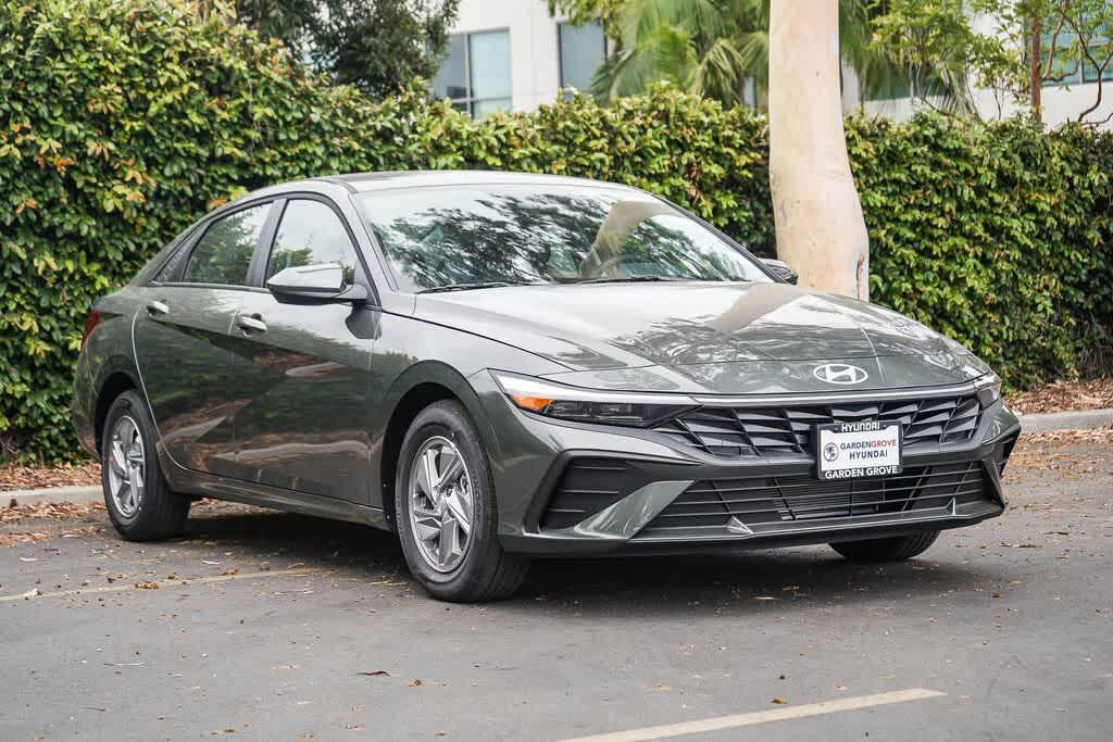Thumbnail: 2026 Hyundai Elantra - 3