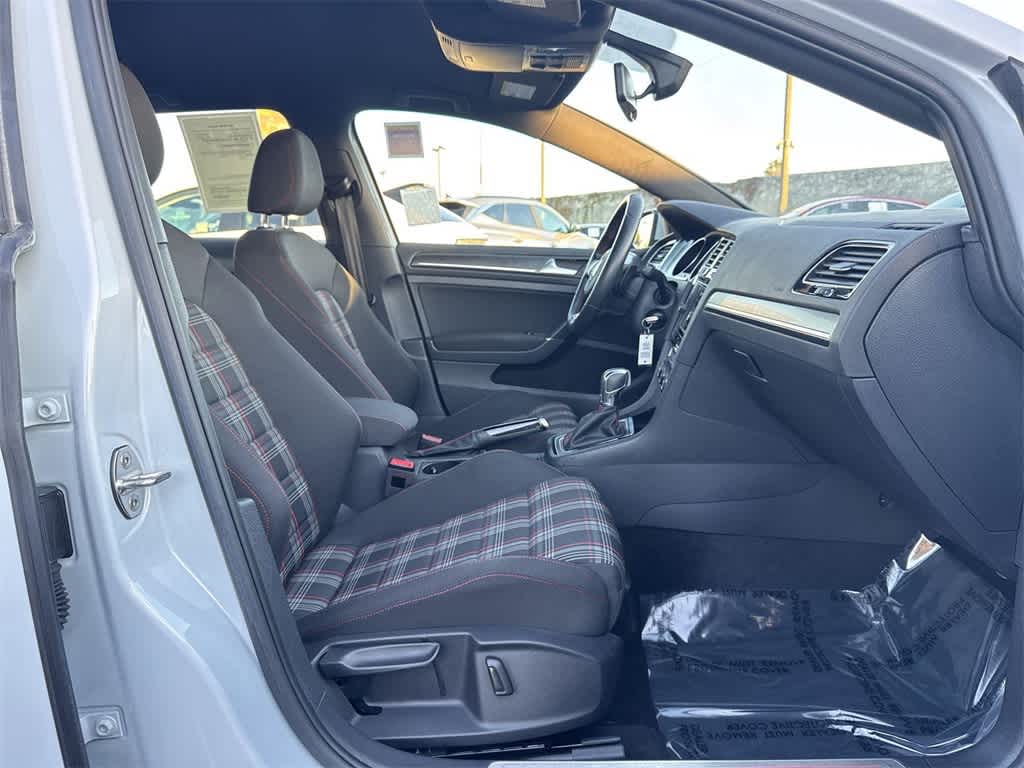 Thumbnail: 2019 Volkswagen Golf - 34