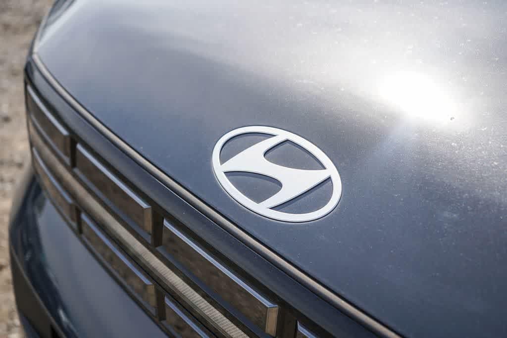 2026 Hyundai Santa Fe Limited - Photo 11