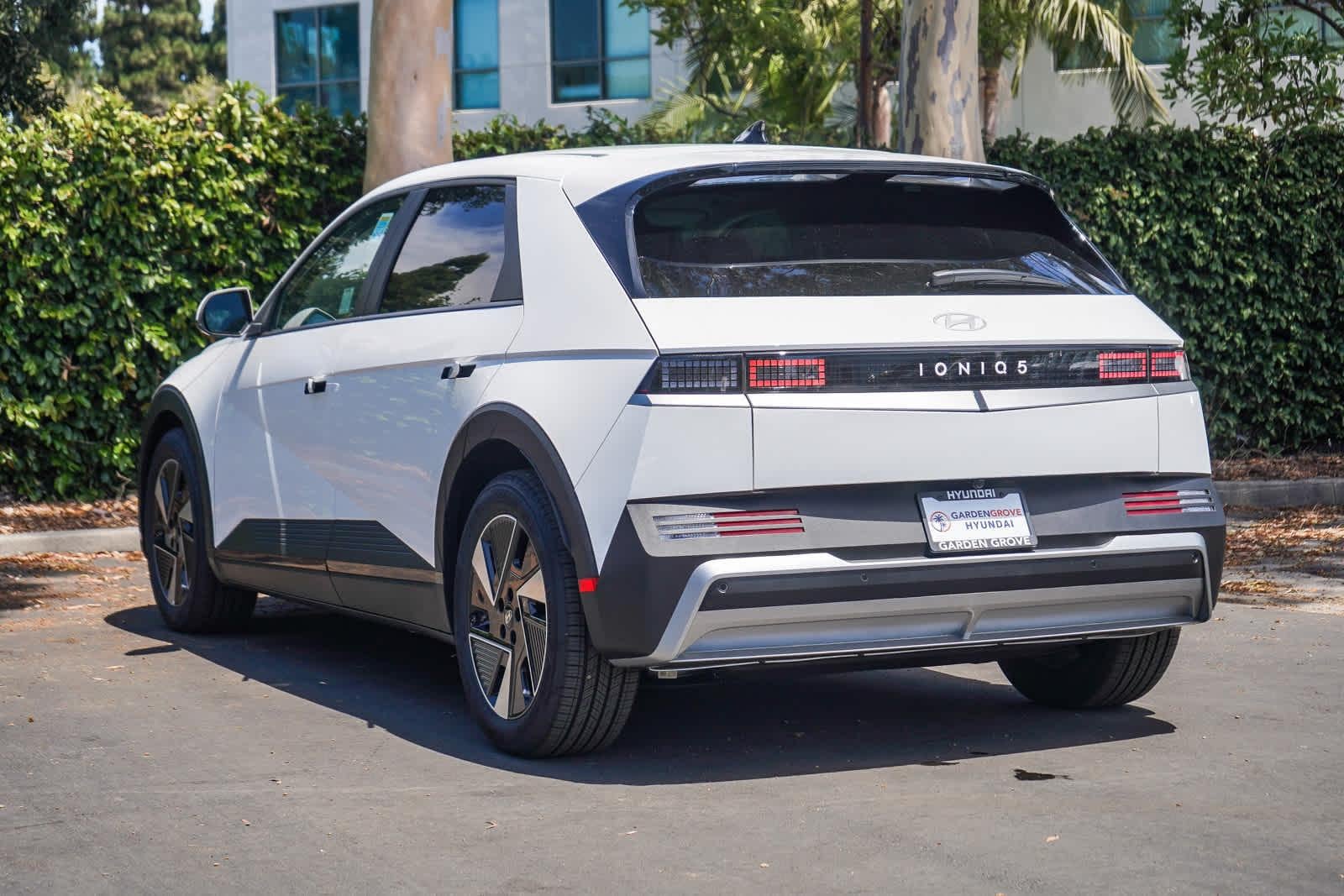 Thumbnail: 2026 Hyundai Ioniq 5 - 4