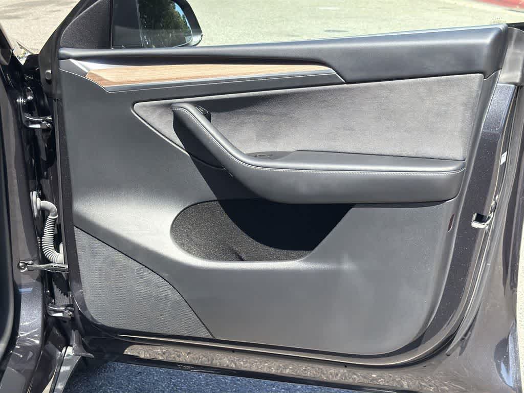 Thumbnail: 2025 Tesla Model Y - 40