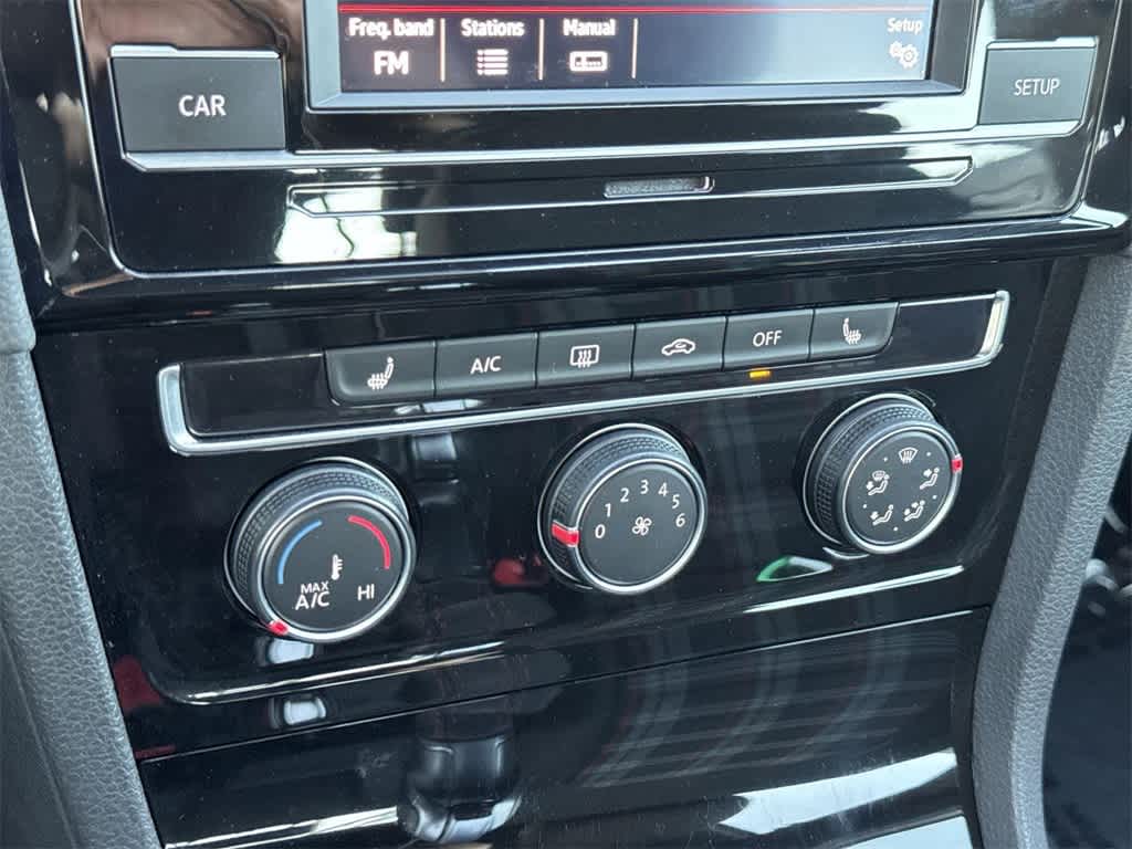 Thumbnail: 2019 Volkswagen Golf - 15