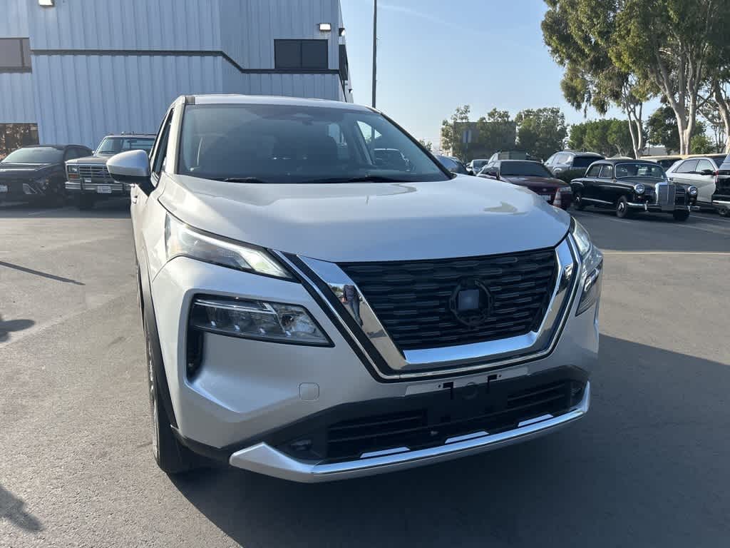 2023 Nissan Rogue SV's photo