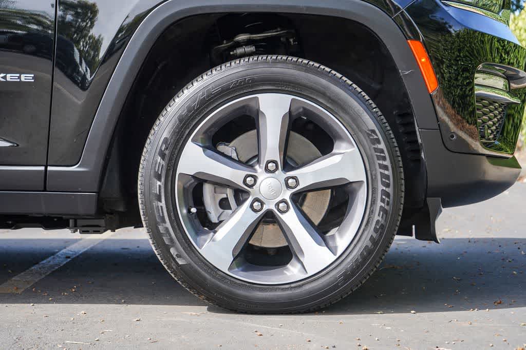 Thumbnail: 2023 Jeep Grand Cherokee - 9