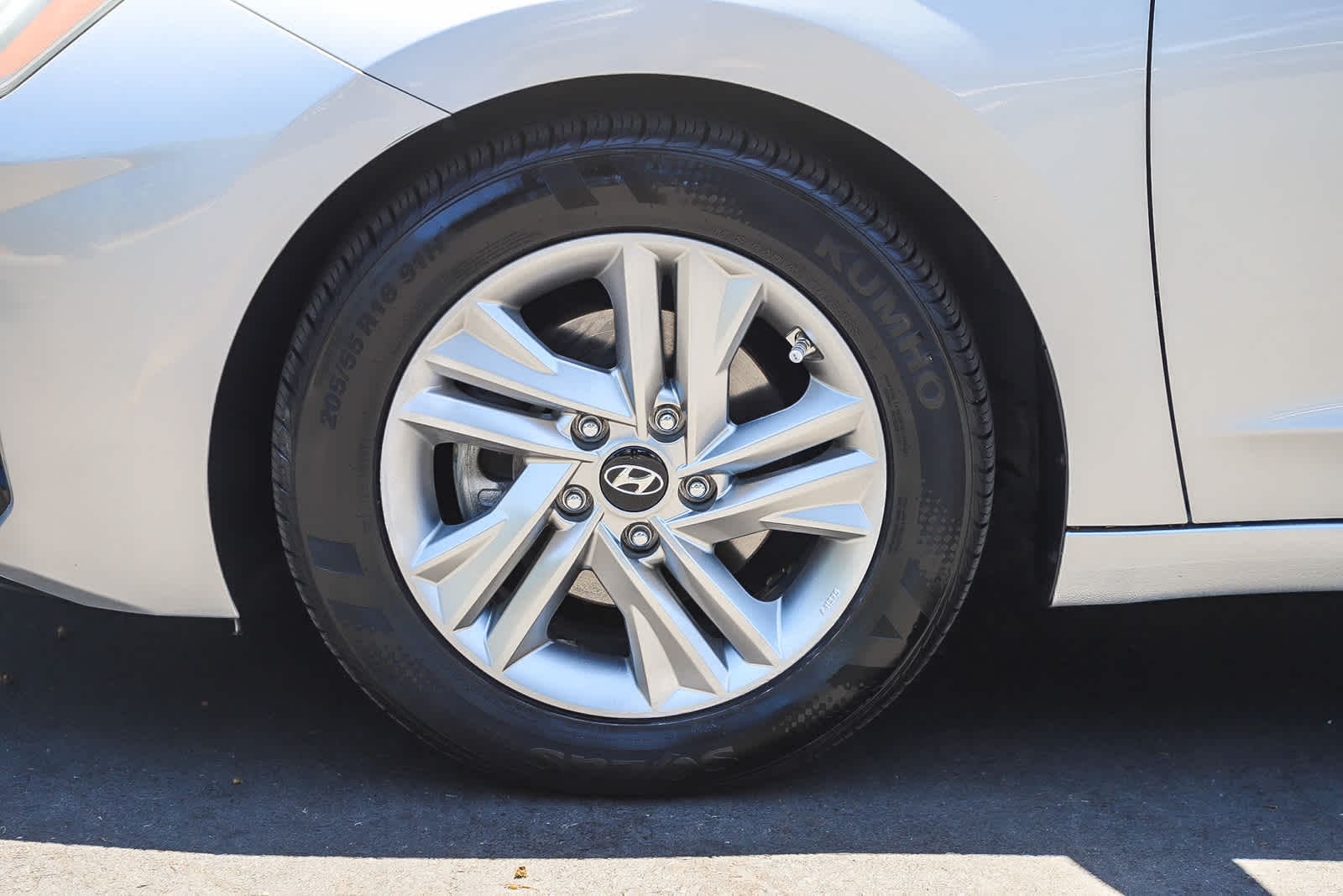 Thumbnail: 2019 Hyundai Elantra - 9