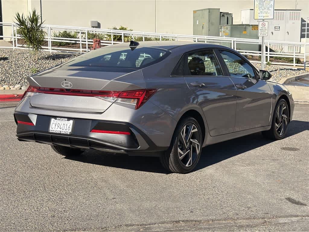 Thumbnail: 2025 Hyundai Elantra - 4