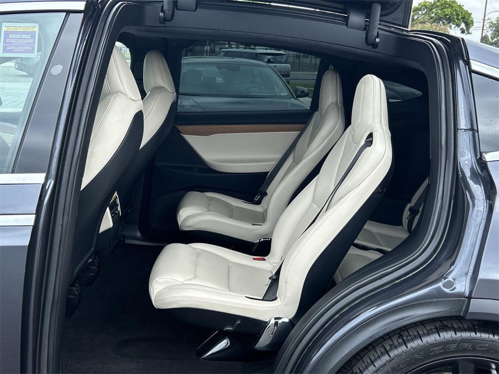 Thumbnail: 2020 Tesla Model X - 29