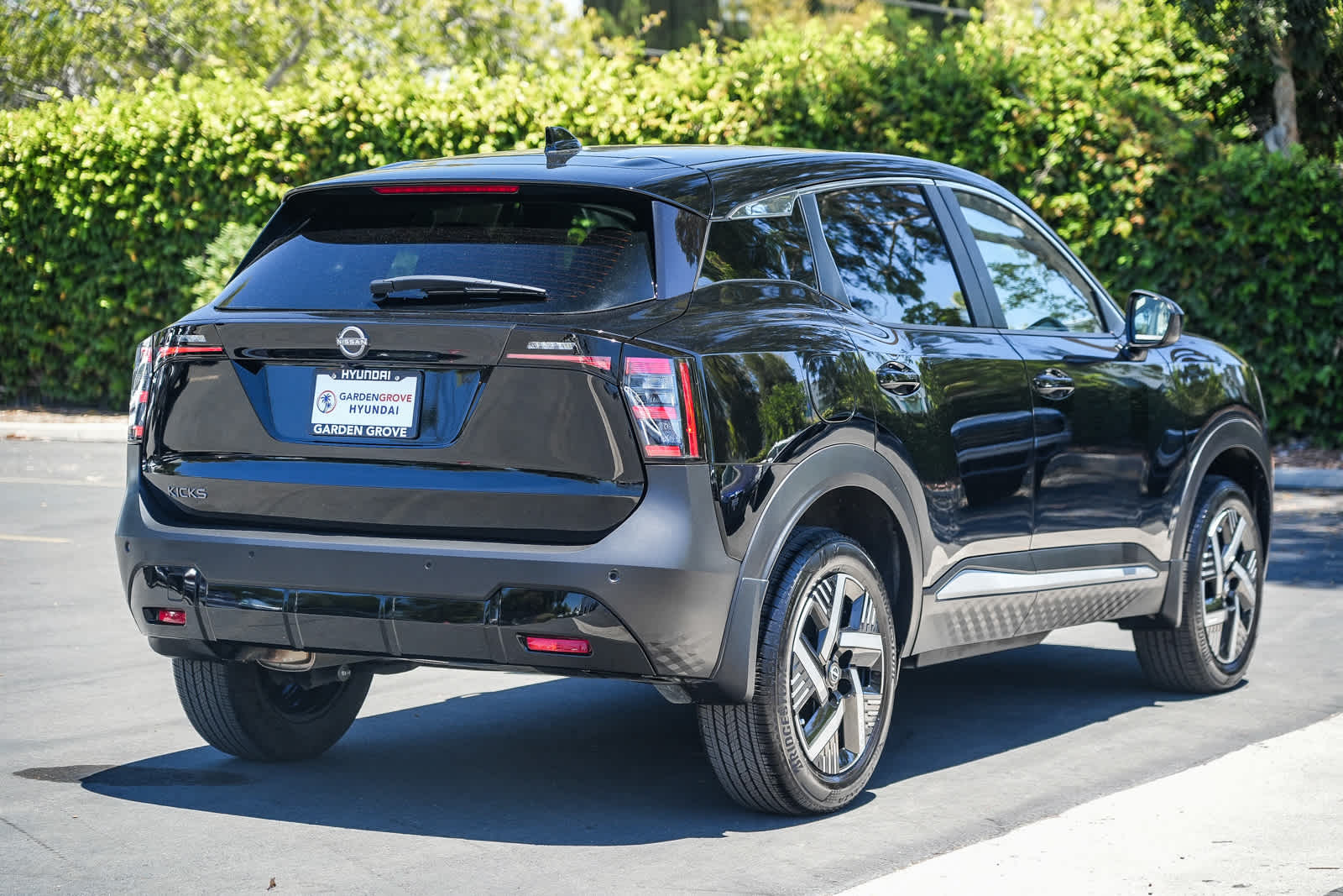 Thumbnail: 2025 Nissan Kicks - 5