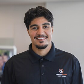 Staff member Osamah Alqaraghuli from ID_2bf527
