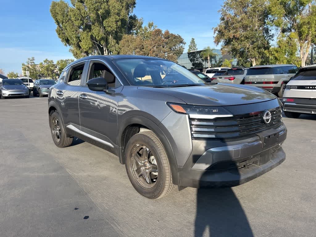 Thumbnail: 2025 Nissan Kicks - 2