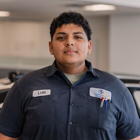 Staff member Luis Reyes from ID_7ed2a2