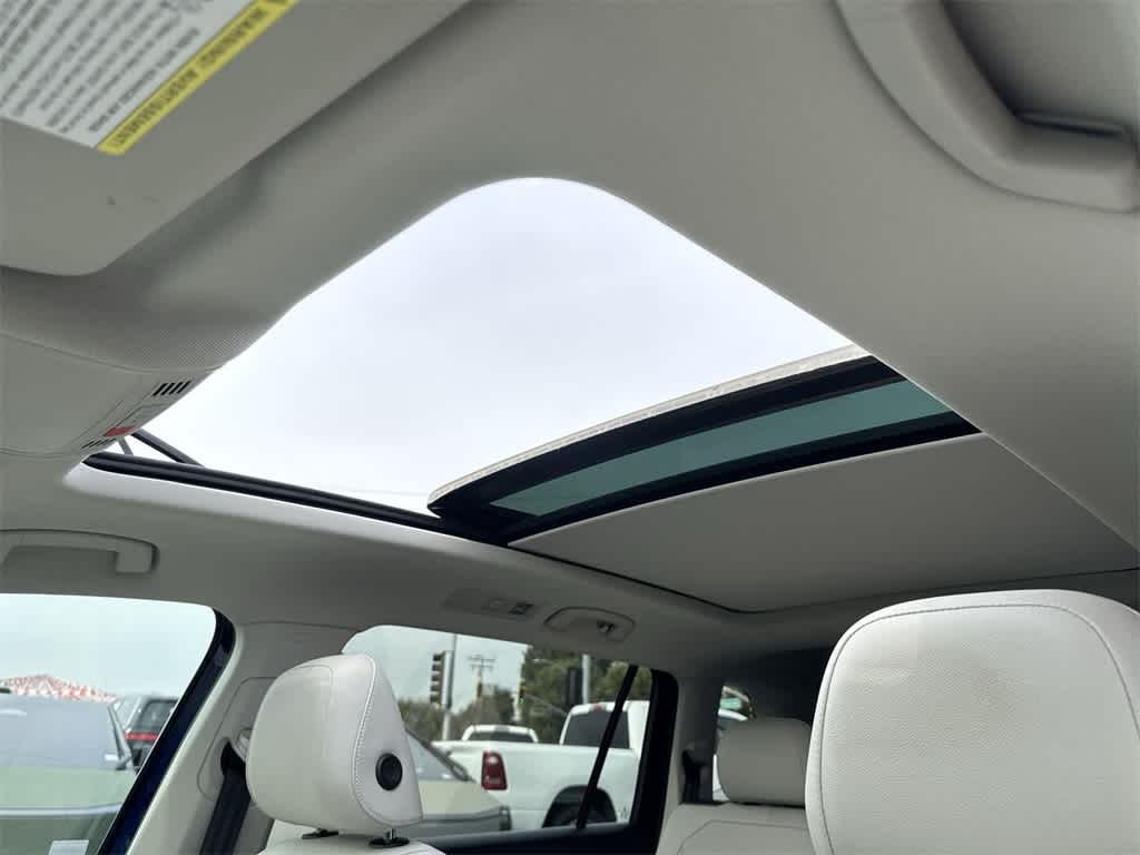 Thumbnail: 2022 Volkswagen Tiguan - 11