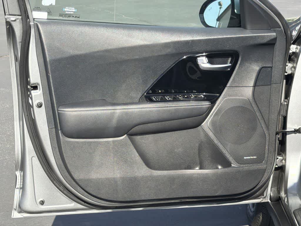 Thumbnail: 2022 Kia Niro - 23