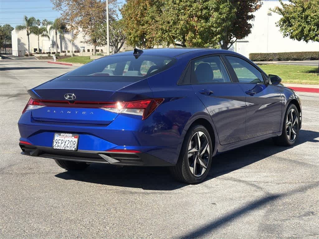 Thumbnail: 2023 Hyundai Elantra - 4