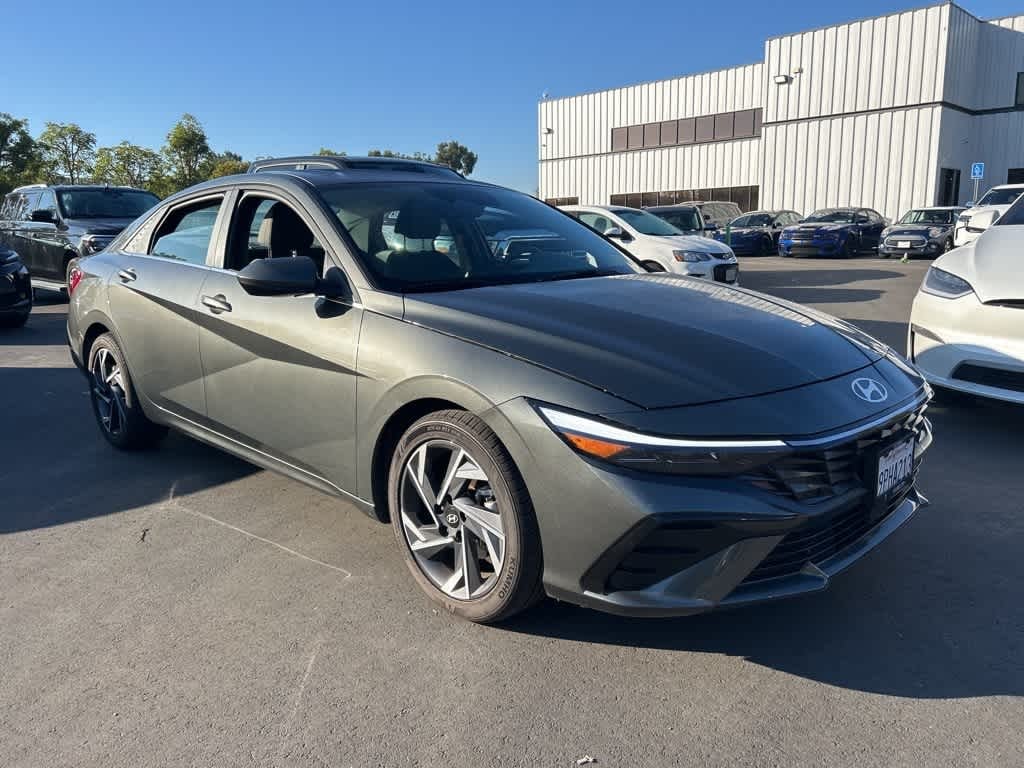 Used 2025 Hyundai Elantra SEL Convenience Sedan