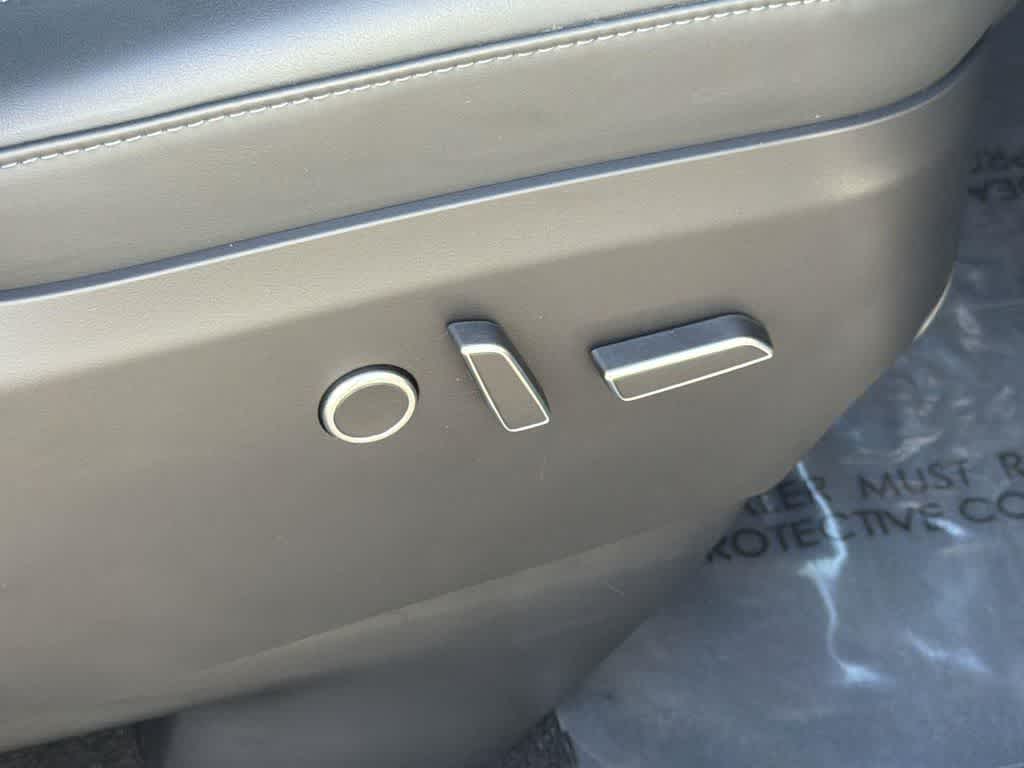 Thumbnail: 2022 Tesla Model X - 42