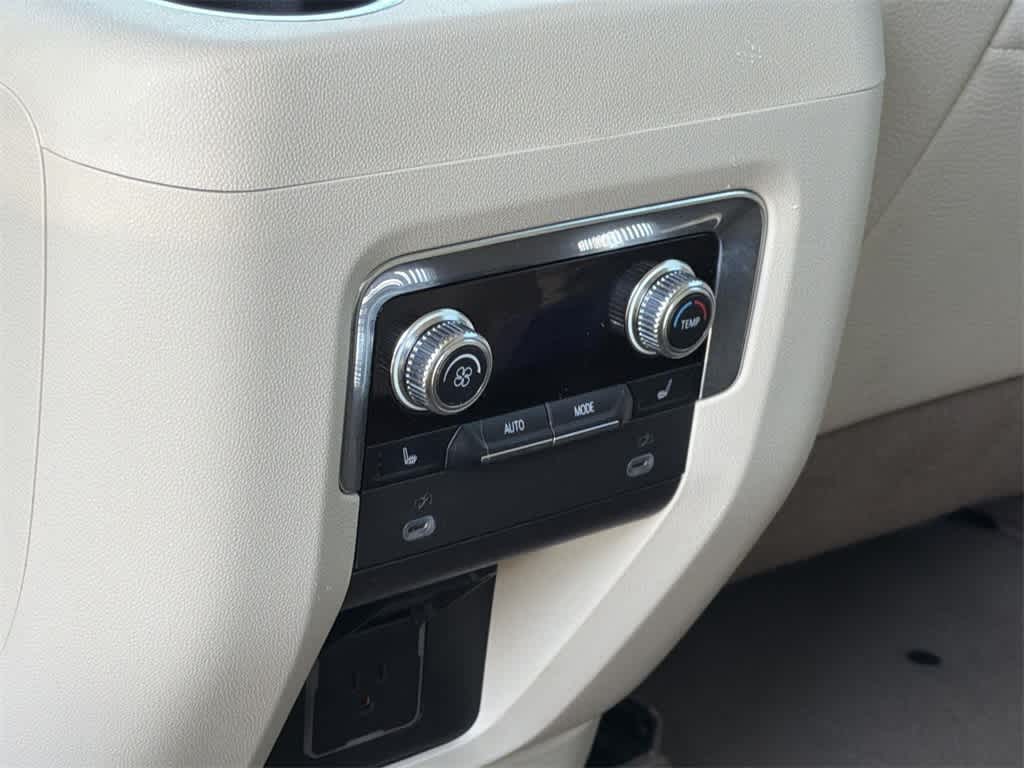 Thumbnail: 2023 GMC Yukon XL - 31