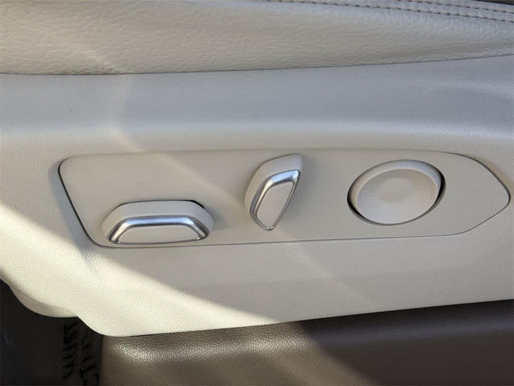 Thumbnail: 2023 GMC Yukon XL - 27