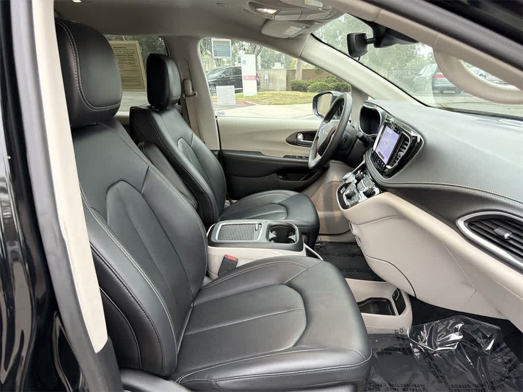 Thumbnail: 2024 Chrysler Pacifica - 40