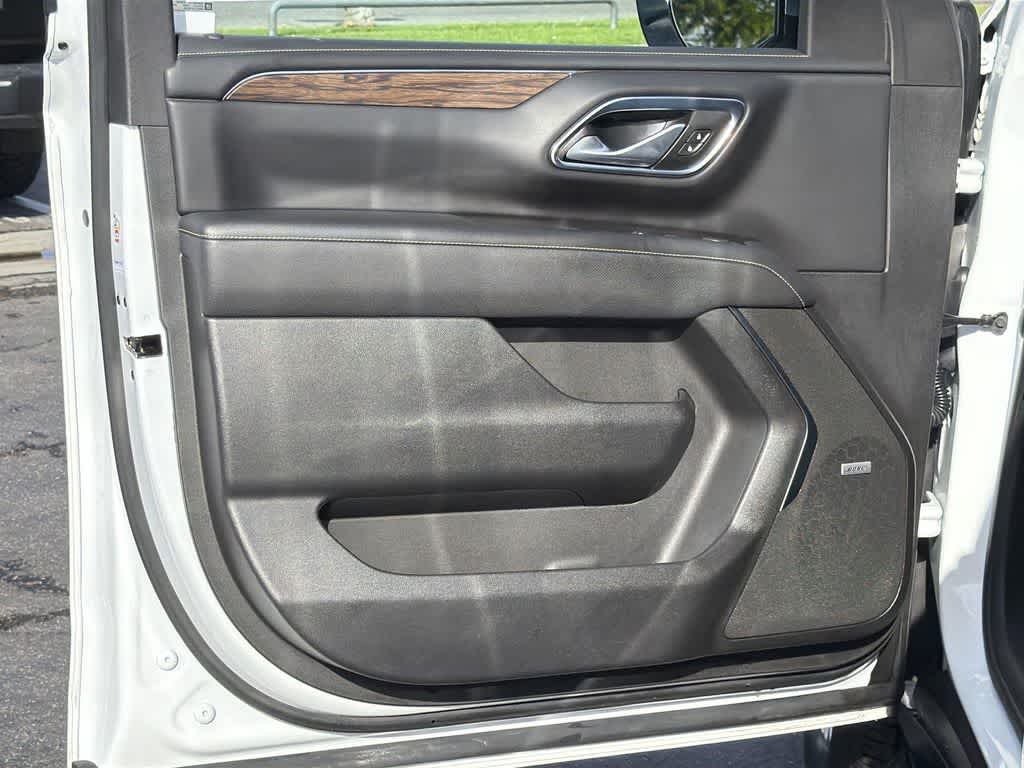 Thumbnail: 2023 Chevrolet Suburban - 24