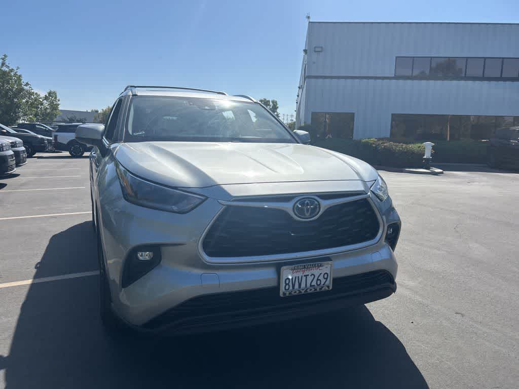 2021 Toyota Highlander XLE Hybrid 4x4's photo