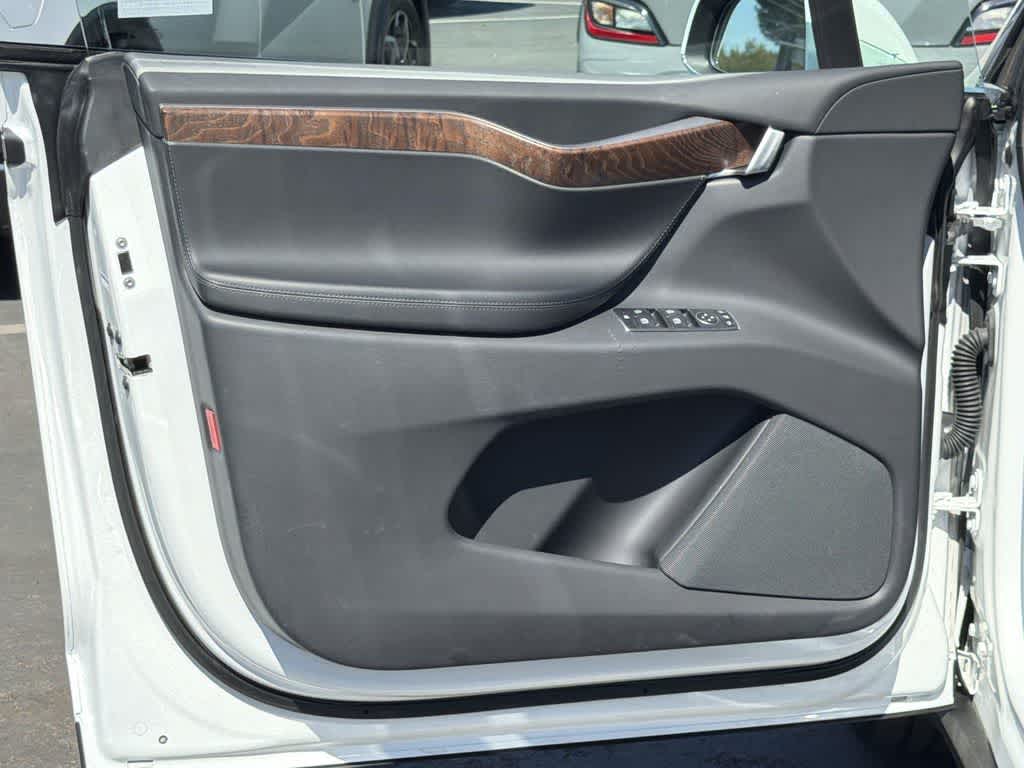 Thumbnail: 2020 Tesla Model X - 24